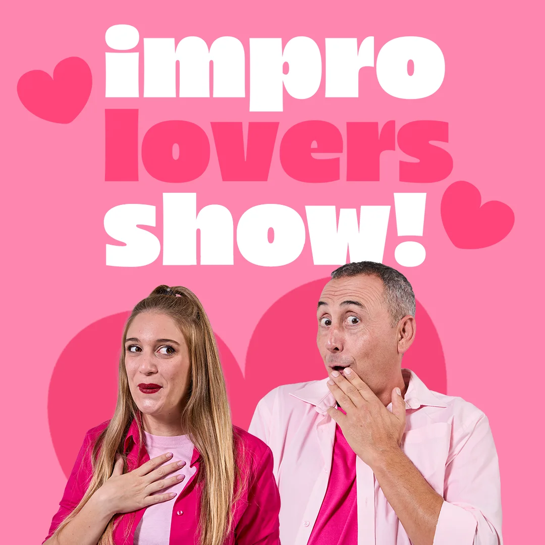 Cartell de l’obra «Impro Show Lovers» amb els actors sobre un fons rosa.